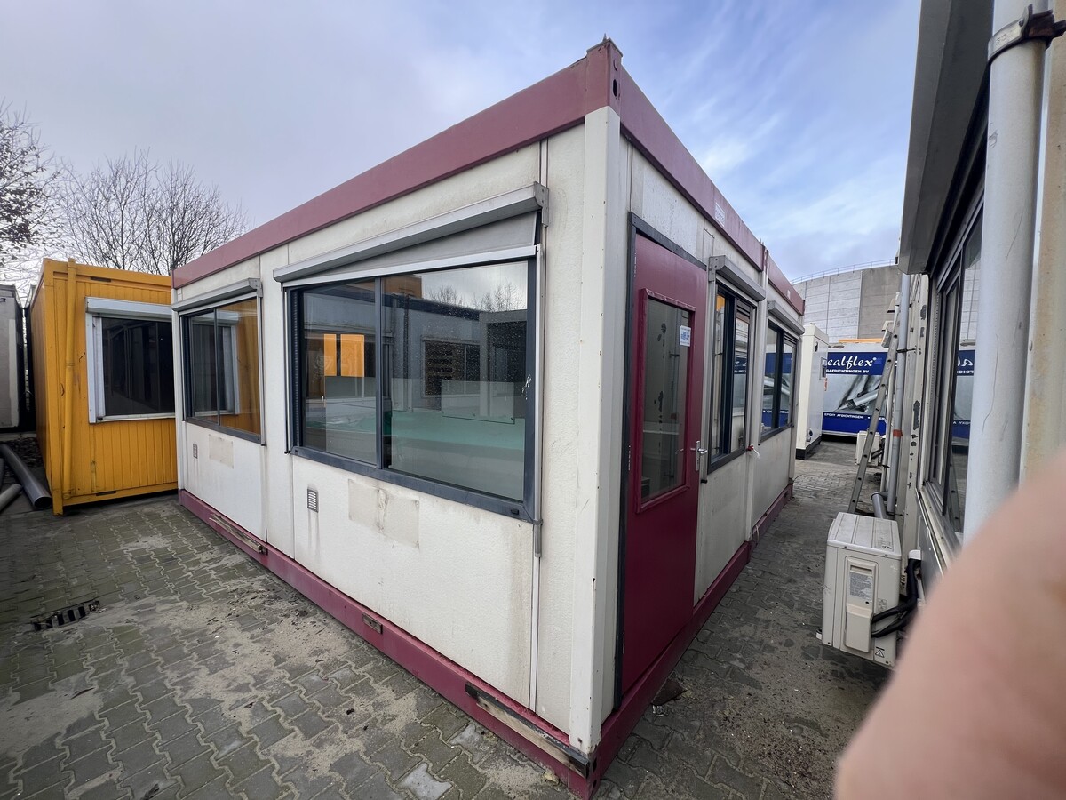 Afbeelding bij Kantoorunit met veel ramen