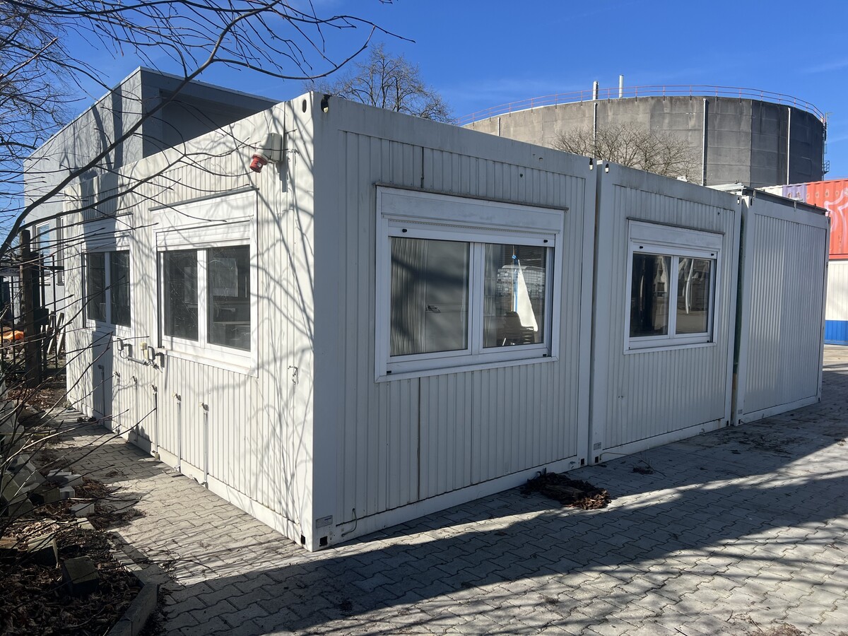 Afbeelding bij Kantoorunit / woonunit in een L vorm